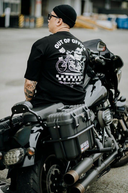 Out Of Office  OUTBOX.   Oversize tee (Black)